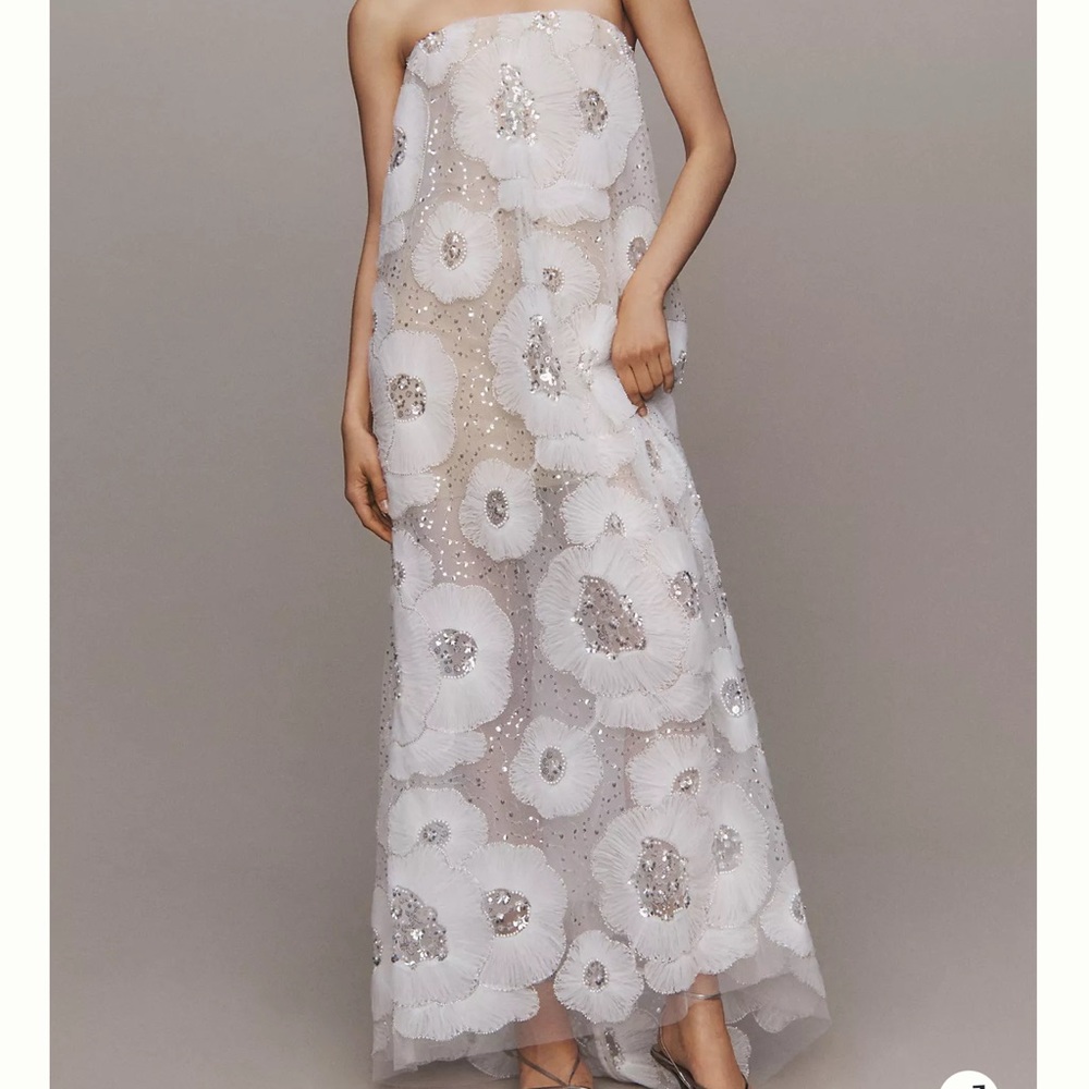 Elegant White Floral Strapless Dress
